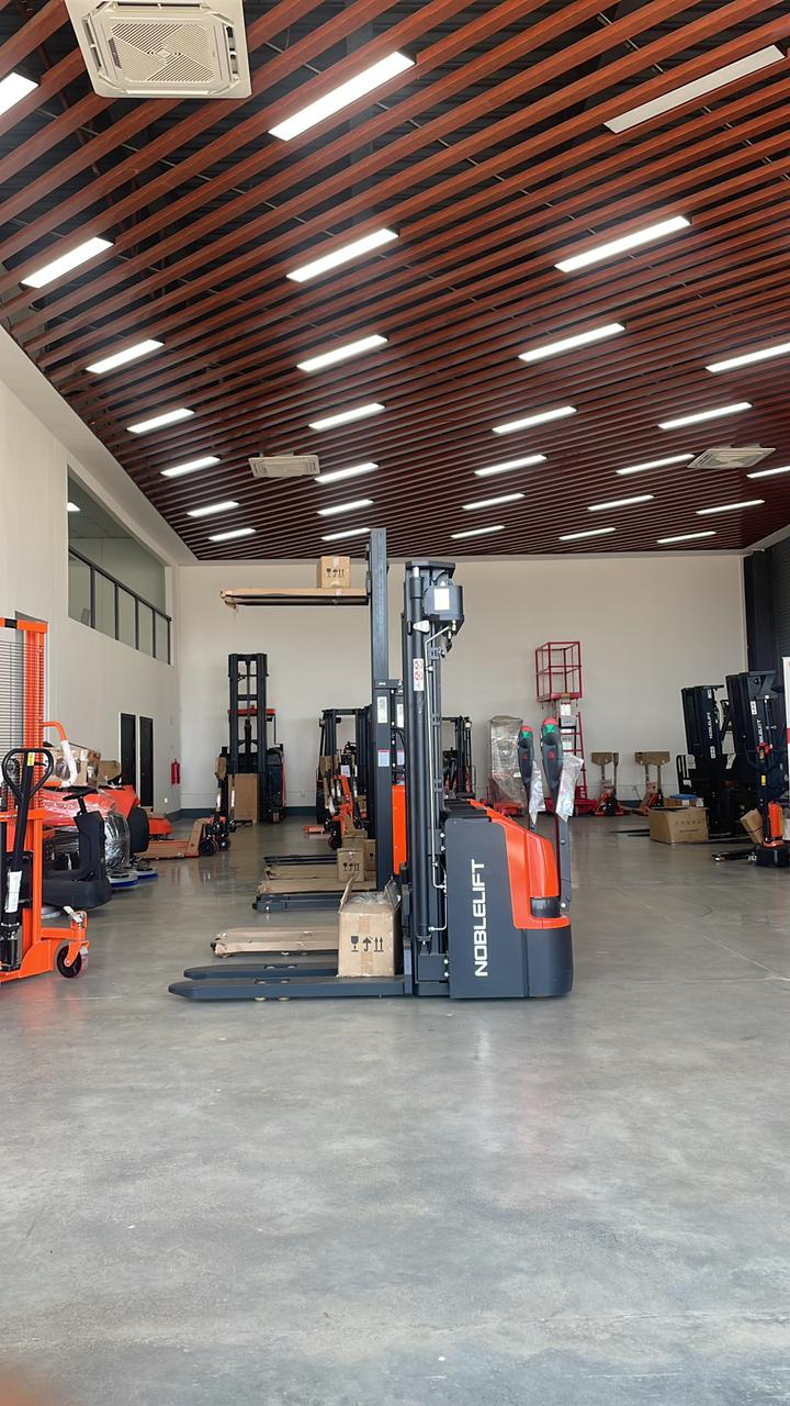 Empilhador eléctrico Noblelift