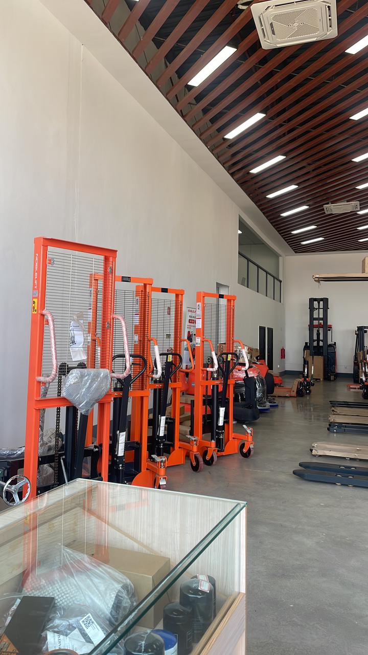 Empilhadores manuais Noblelift